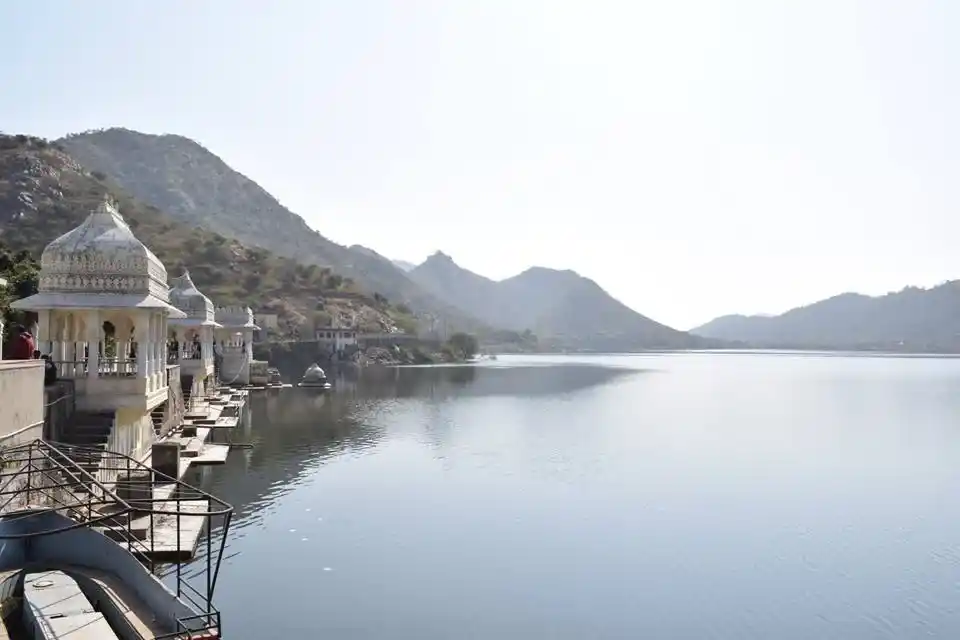 Badi Lake: Udaipur's Hidden Oasis Badi Lake: Udaipur's Hidden Oasis